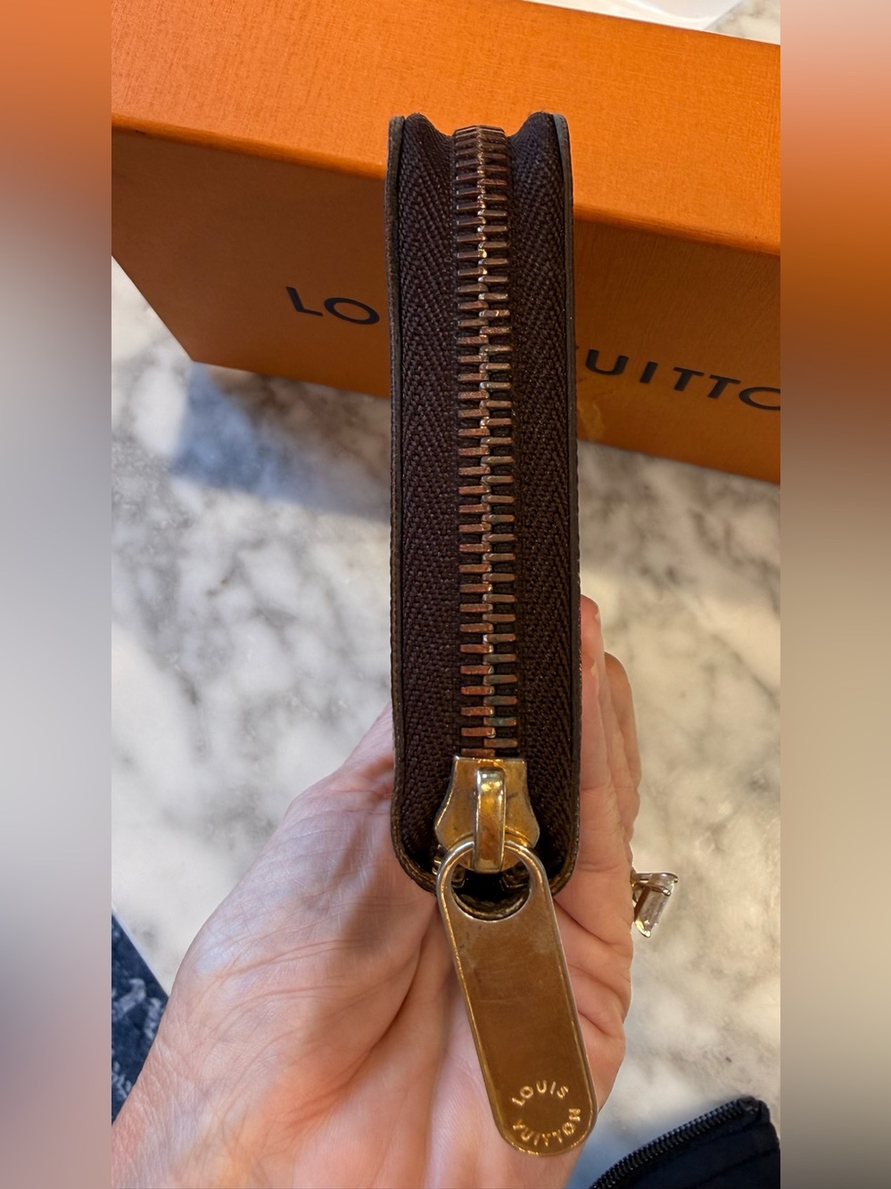 Authentic Louis Vuitton Zippy Wallet! - Picture 10 of 15